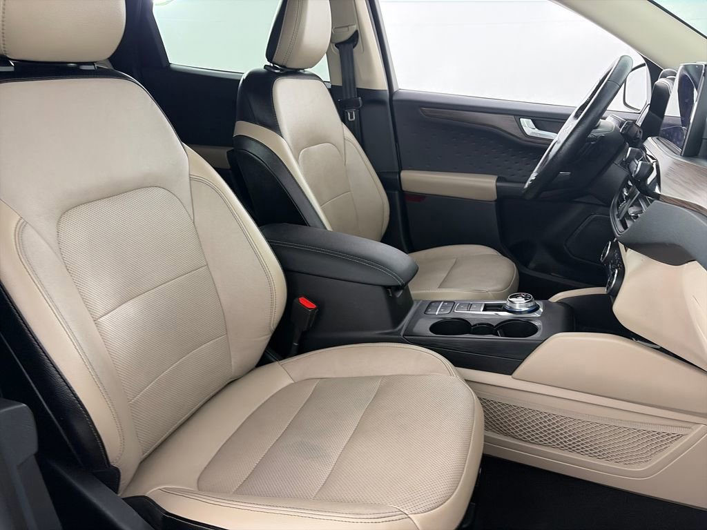 Certified 2020 Ford Escape Titanium image 31
