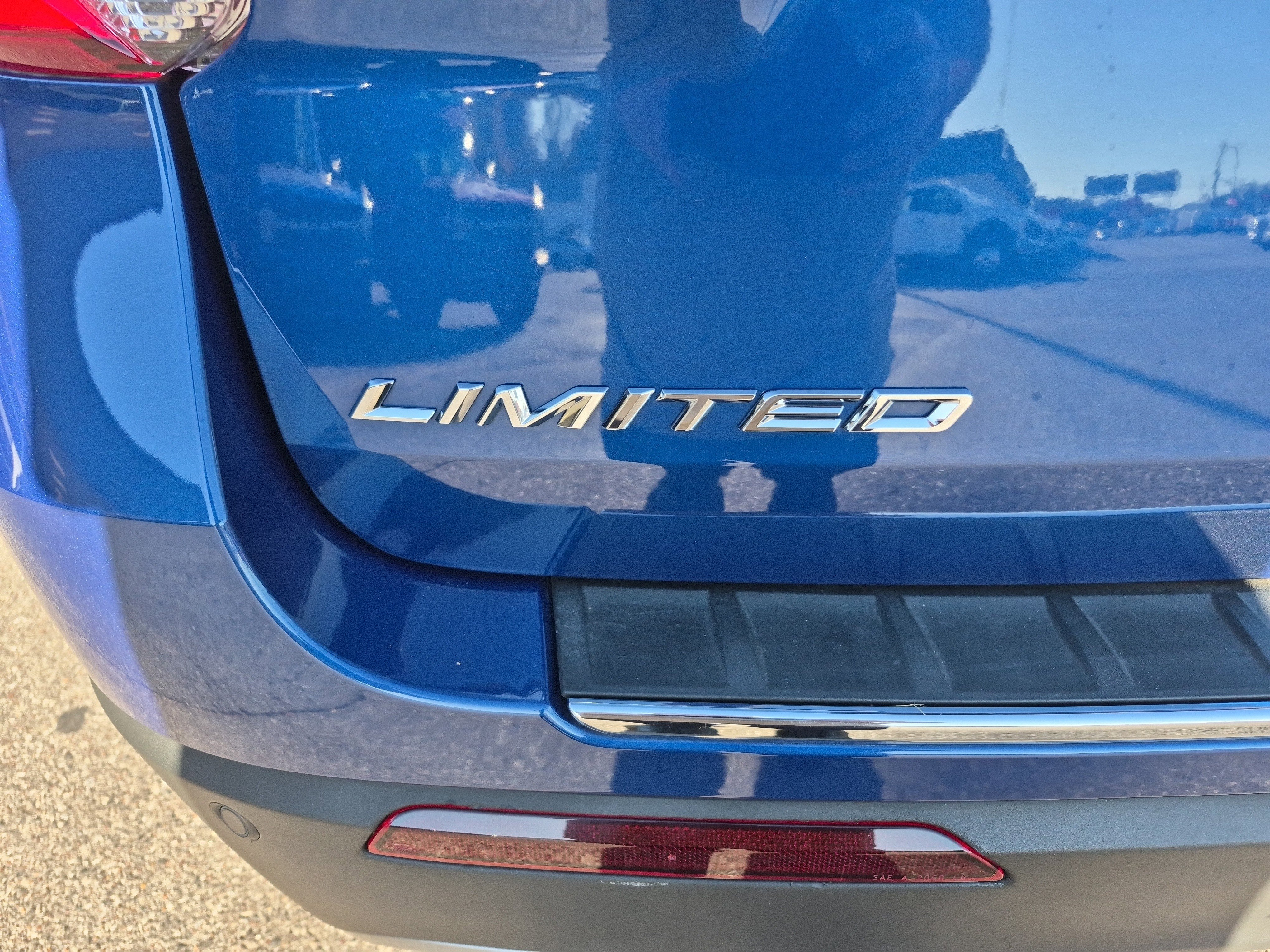 Certified 2023 Ford Explorer Limited w/ Hybrid Equipment Group 310A image 8