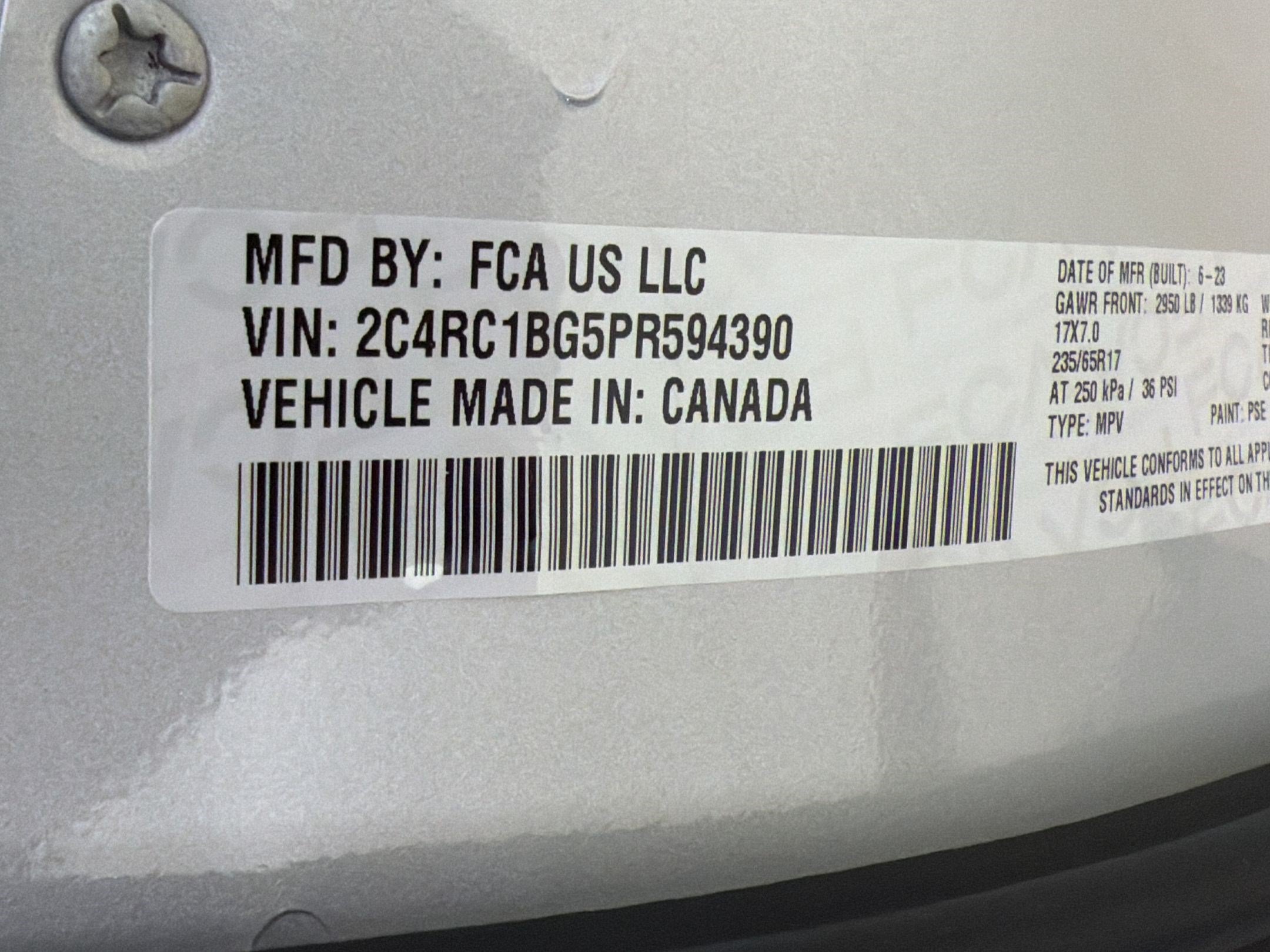 Used 2023 Chrysler Pacifica Touring-L FWD image 23