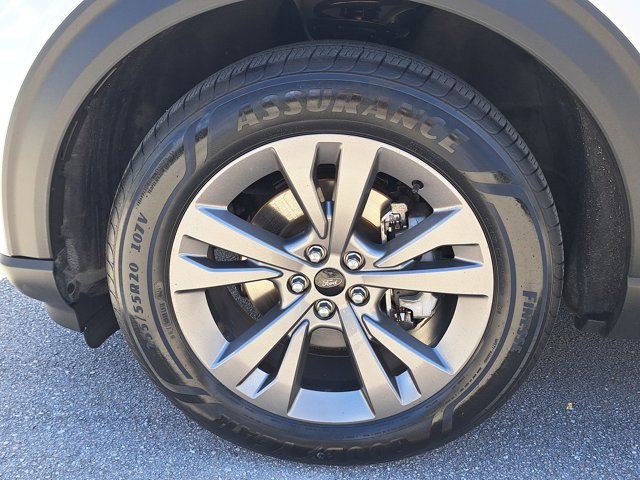 Certified 2021 Ford Explorer XLT w/ Equipment Group 202A image 9