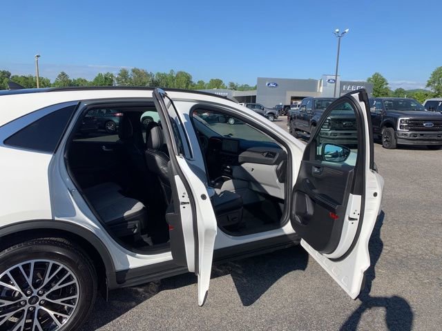 Certified 2024 Ford Escape SE w/ PHEV Premium Package FWD image 12