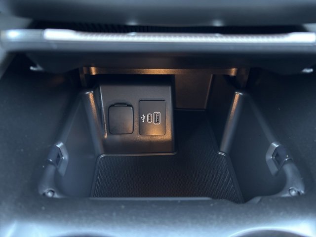 Certified 2025 Ford Explorer Active image 15