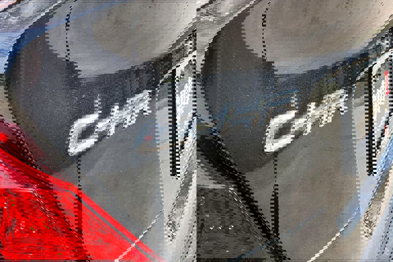 Used 2022 Toyota C-HR XLE image 9