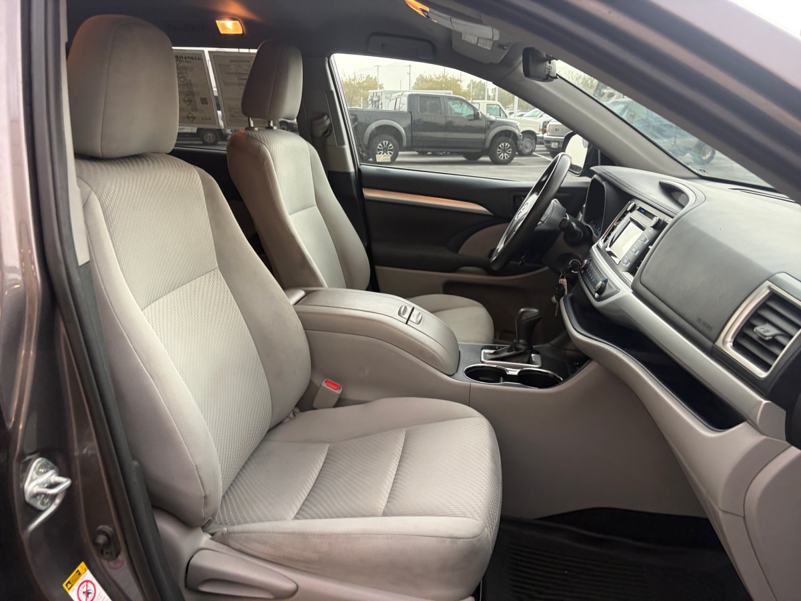 Used 2019 Toyota Highlander LE AWD/4WD image 32