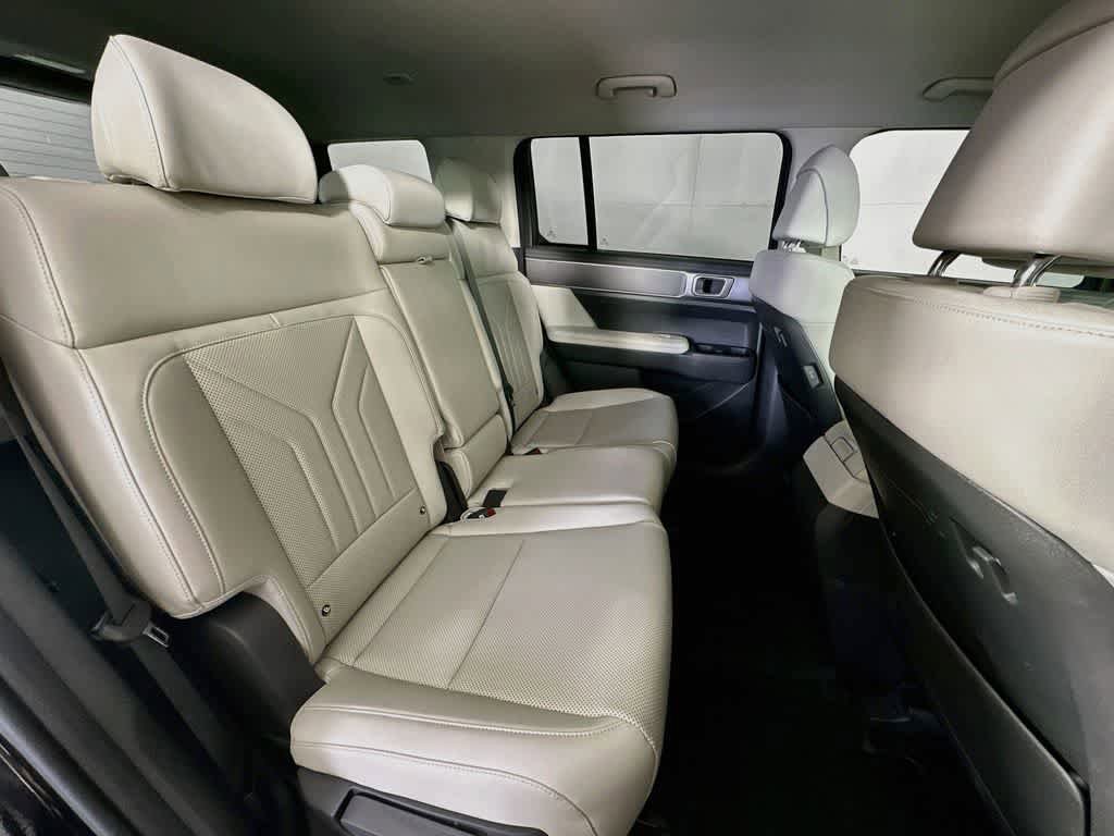 Used 2025 Hyundai Santa Fe SEL FWD image 31
