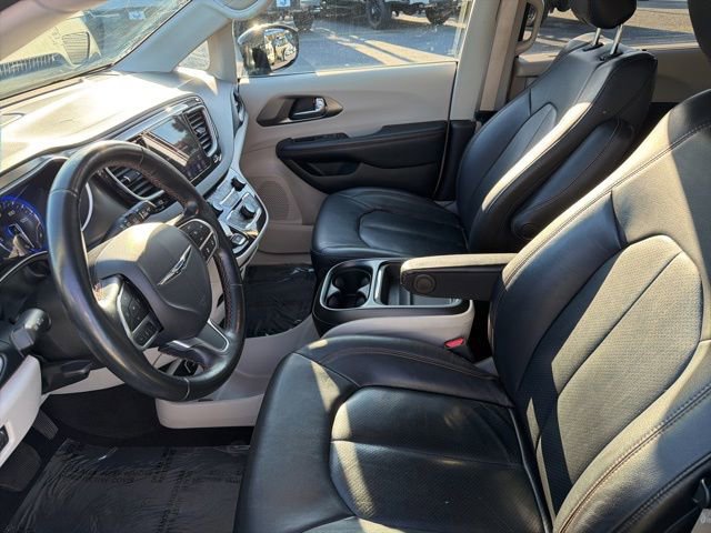 Used 2020 Chrysler Pacifica Touring-L w/ Advanced Safetytec Group FWD image 5