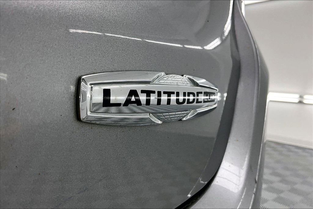 Used 2022 Jeep Compass Latitude AWD/4WD image 8