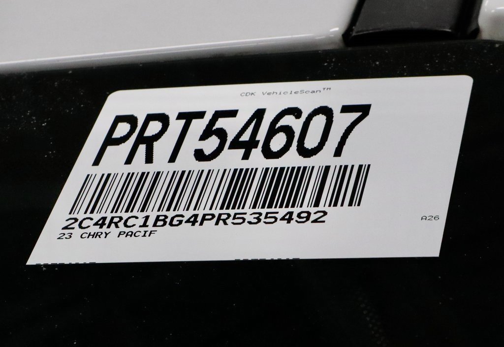 Used 2023 Chrysler Pacifica Touring-L image 33