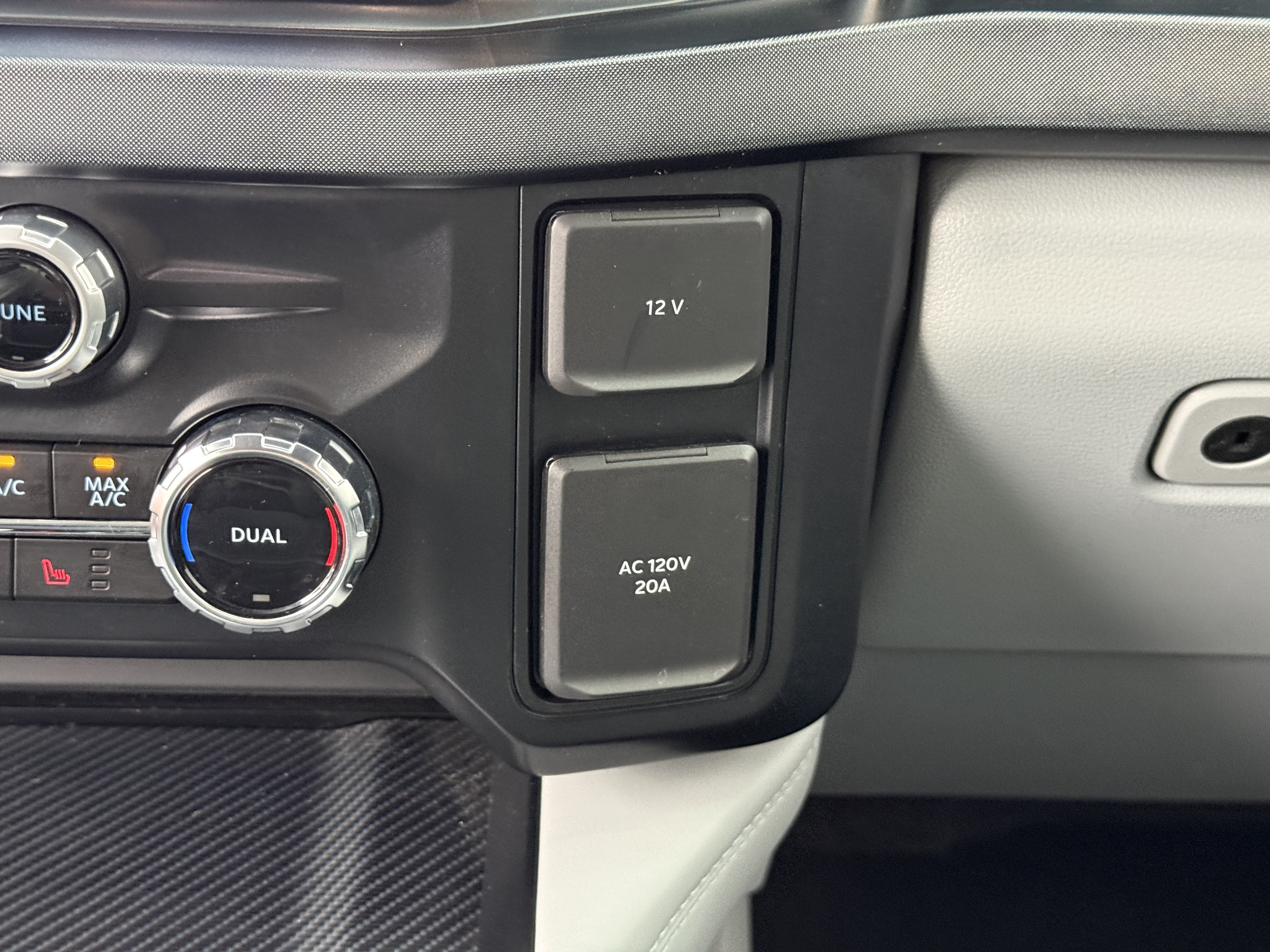 Certified 2024 Ford F350 Limited w/ FX4 Off-Road Package AWD/4WD image 23