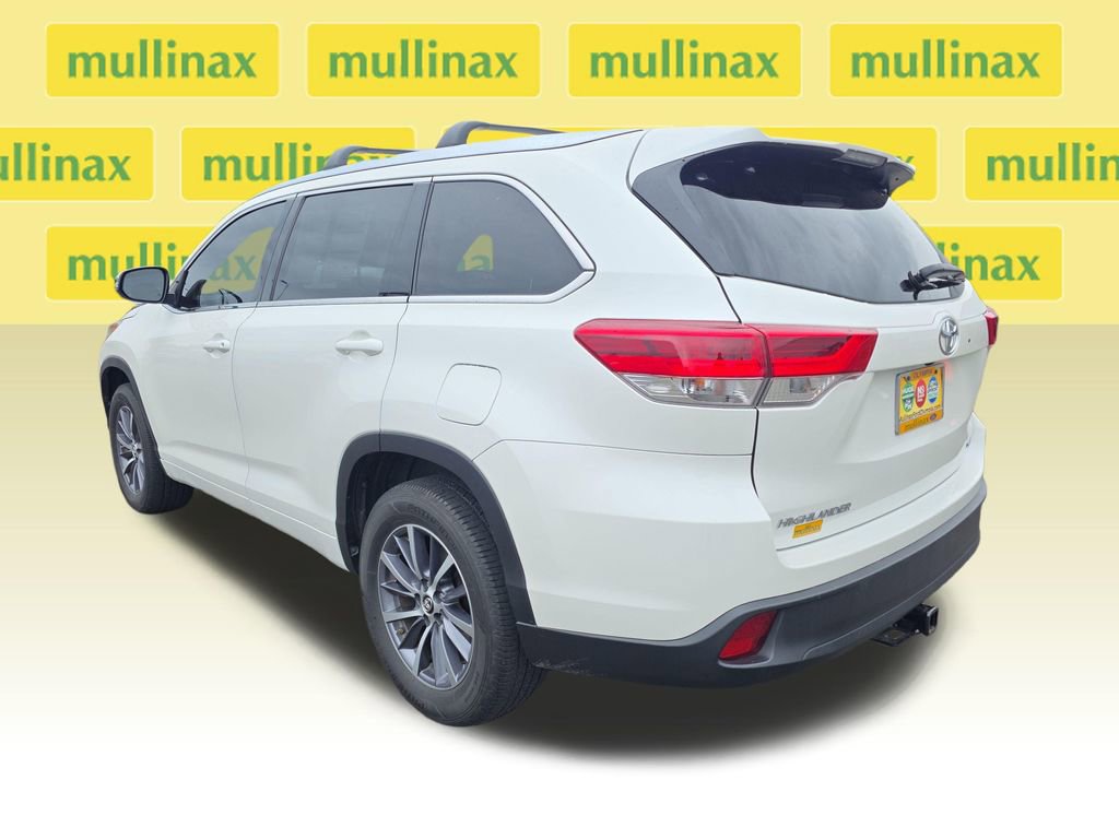 Used 2018 Toyota Highlander XLE w/ Carpet Mat Package (TMS) FWD image 12