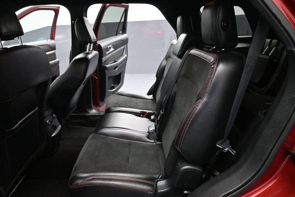 Certified 2019 Ford Explorer XLT w/ Equipment Group 202A FWD image 19
