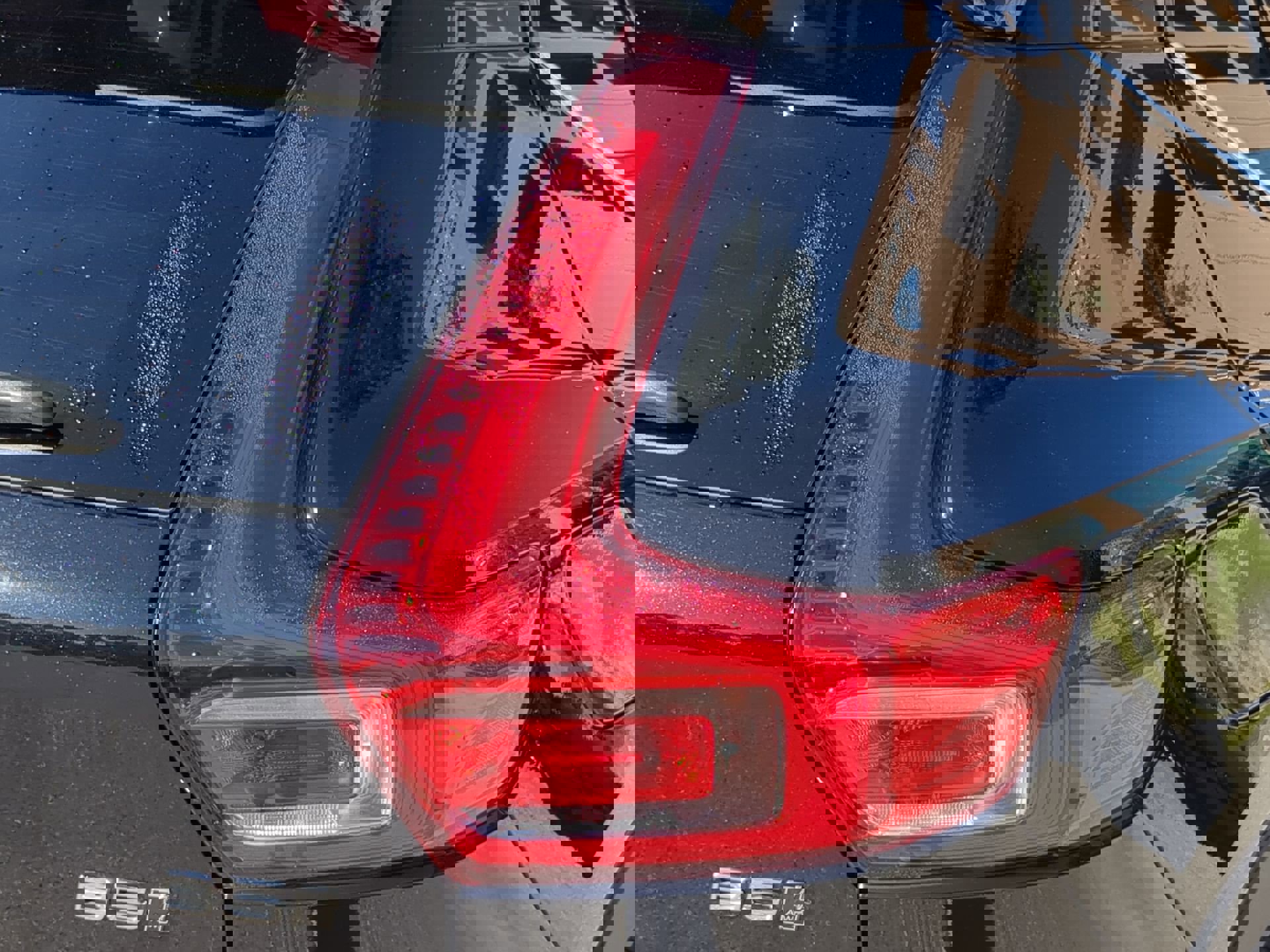 Used 2025 Volvo XC40 B5 Core image 37