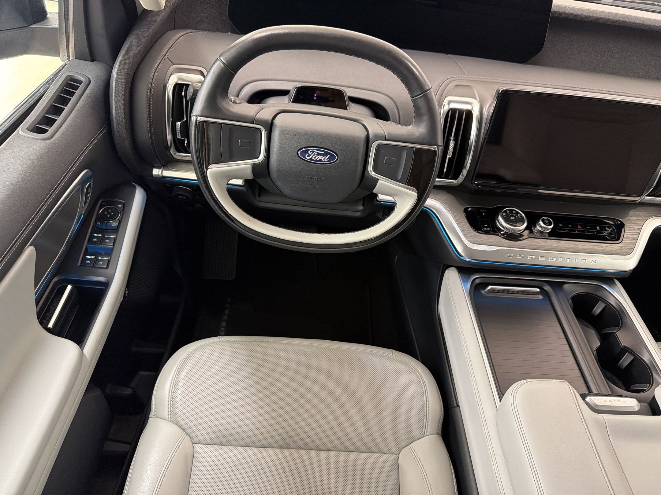 Certified 2025 Ford Expedition Max Platinum AWD/4WD image 4