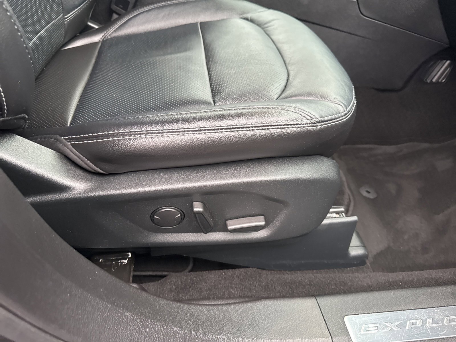 Certified 2019 Ford Explorer Limited w/ Ford Safe & Smart Package image 35