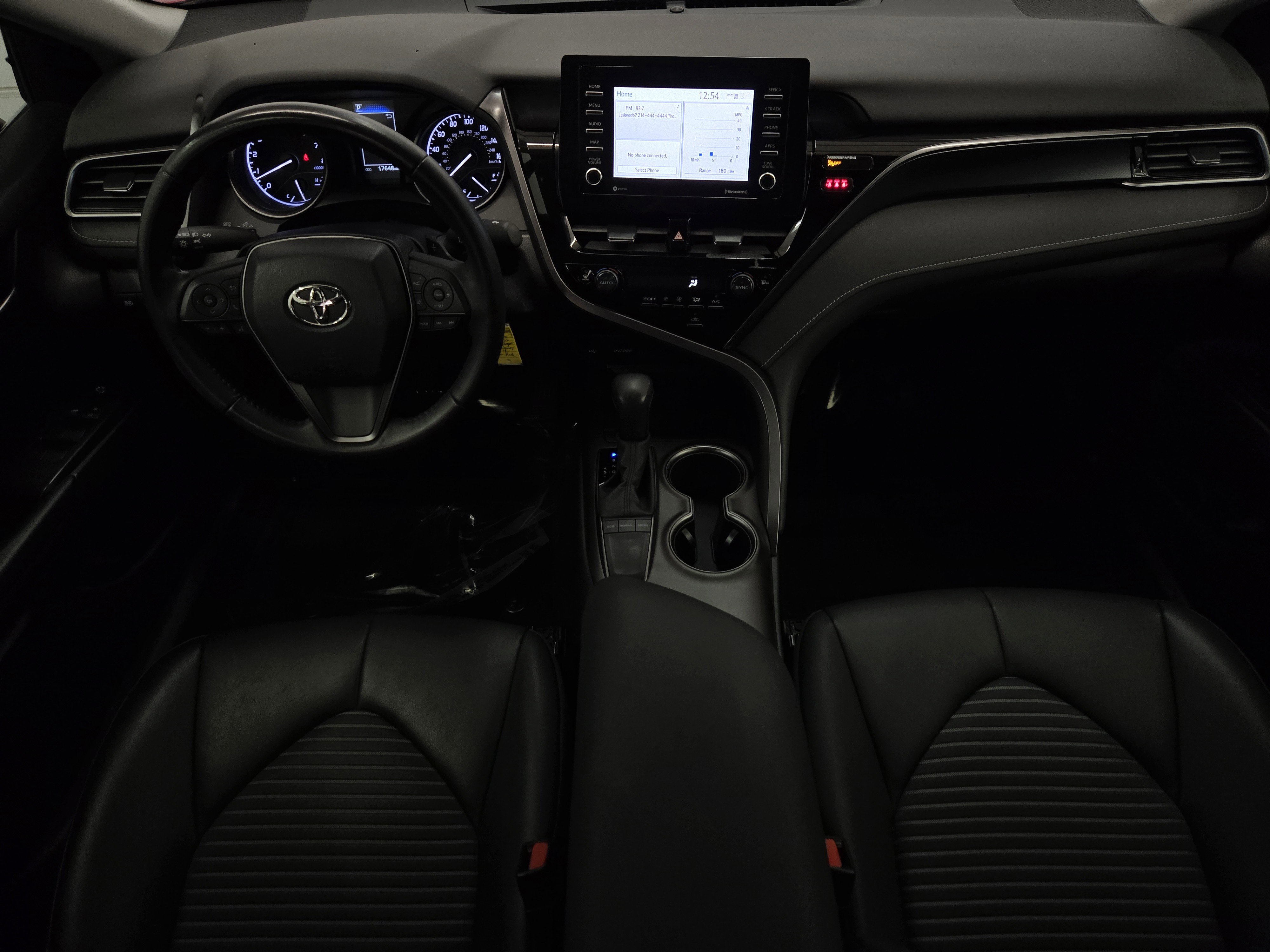 Used 2022 Toyota Camry SE image 25