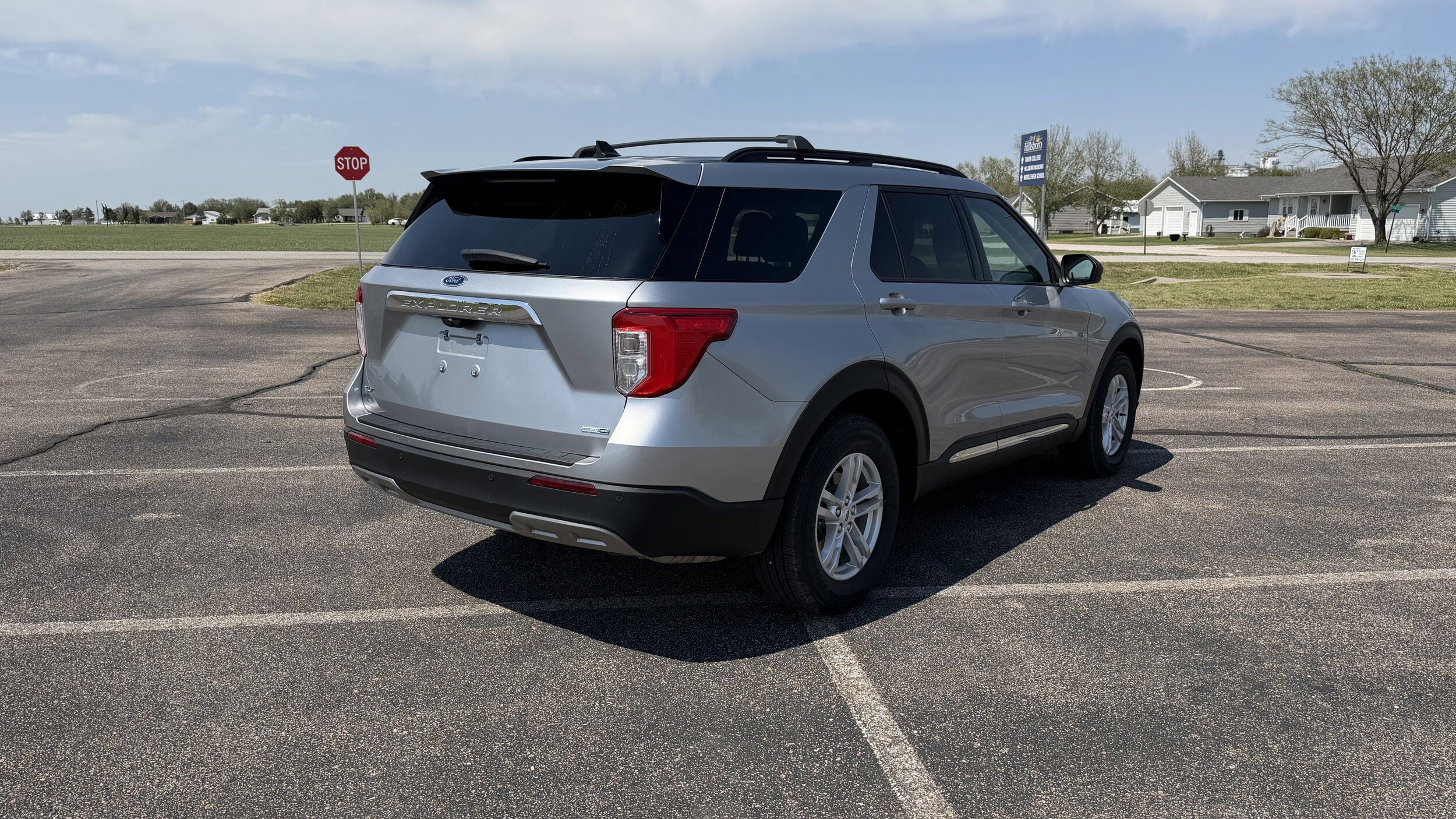 Certified 2023 Ford Explorer XLT w/ Equipment Group 202A AWD/4WD image 5