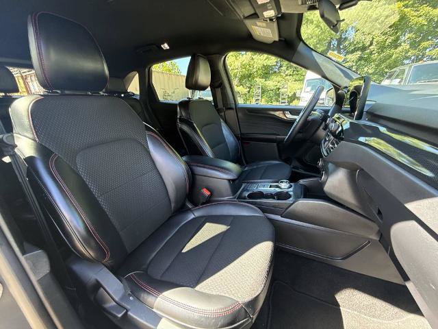 Certified 2025 Ford Escape ST-Line Select AWD/4WD image 23