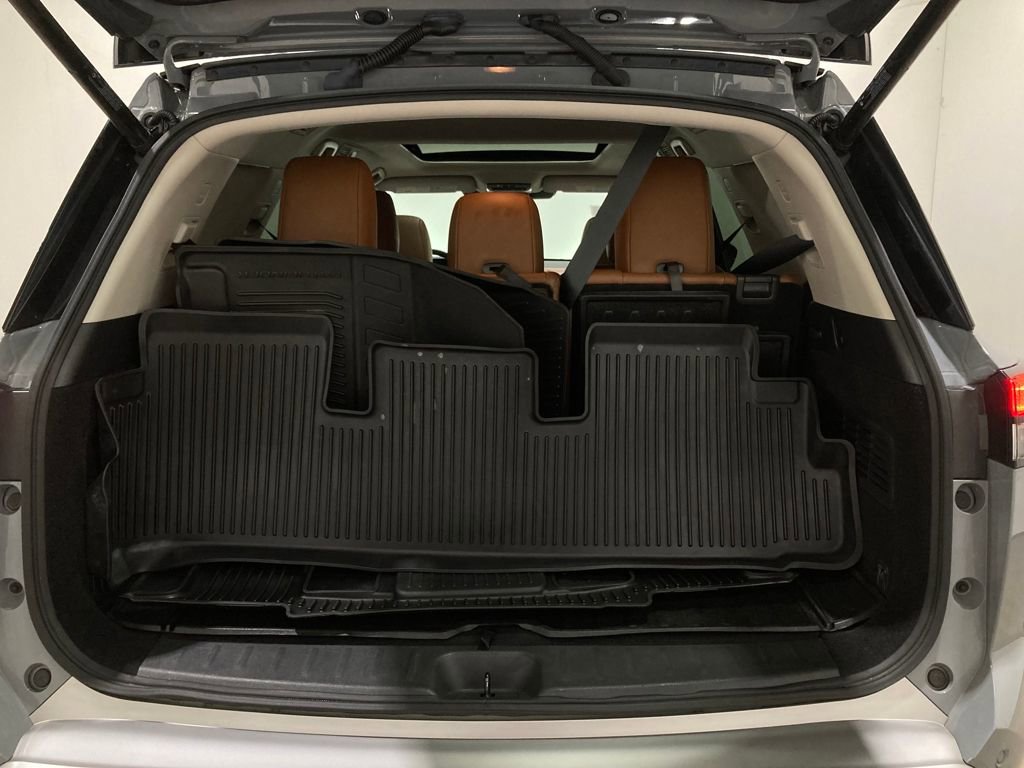 Used 2022 Nissan Pathfinder Platinum w/ Cargo Package image 10