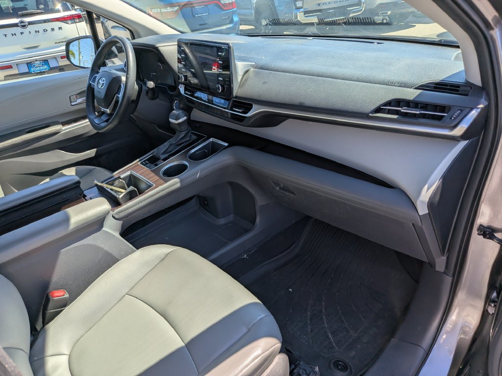 Used 2022 Toyota Sienna XLE FWD image 12