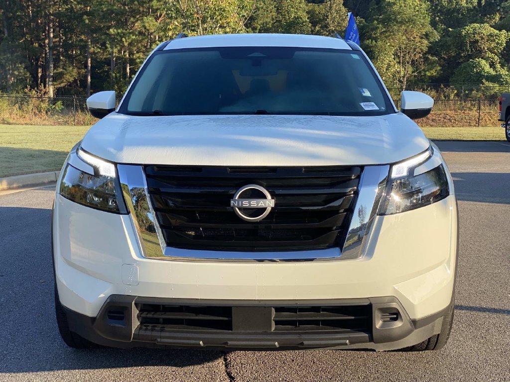 Used 2025 Nissan Pathfinder SV AWD/4WD image 12