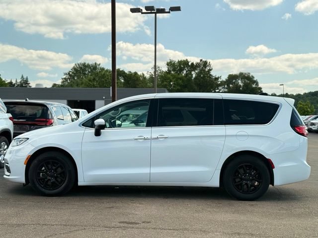 Used 2023 Chrysler Pacifica Touring-L FWD image 37