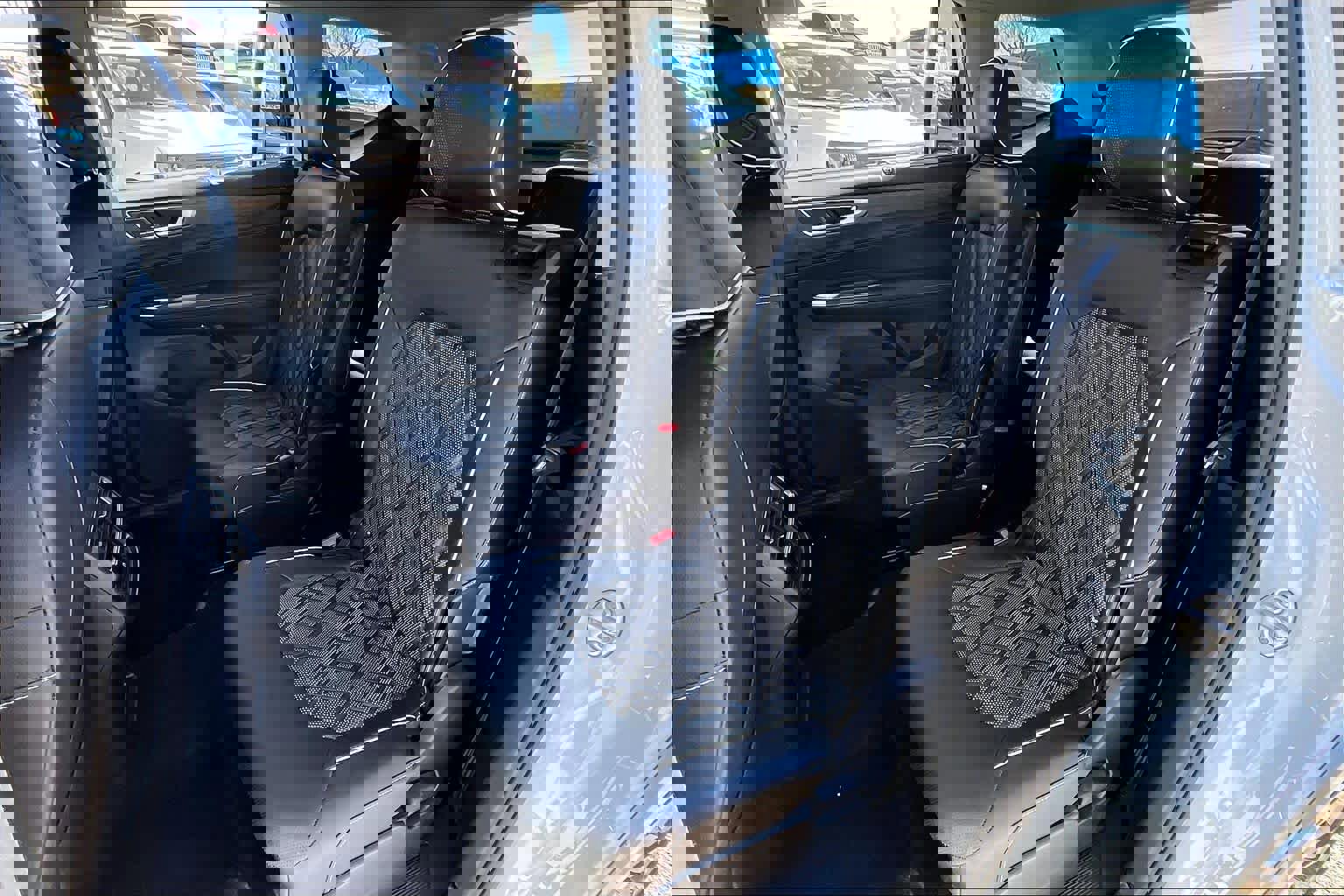 Used 2025 Volkswagen Atlas SEL Premium R-Line image 21