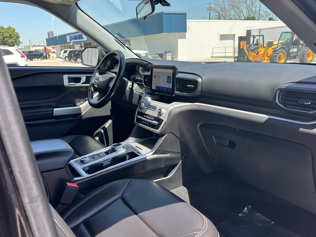 Certified 2022 Ford Explorer XLT w/ Equipment Group 202A AWD/4WD image 22