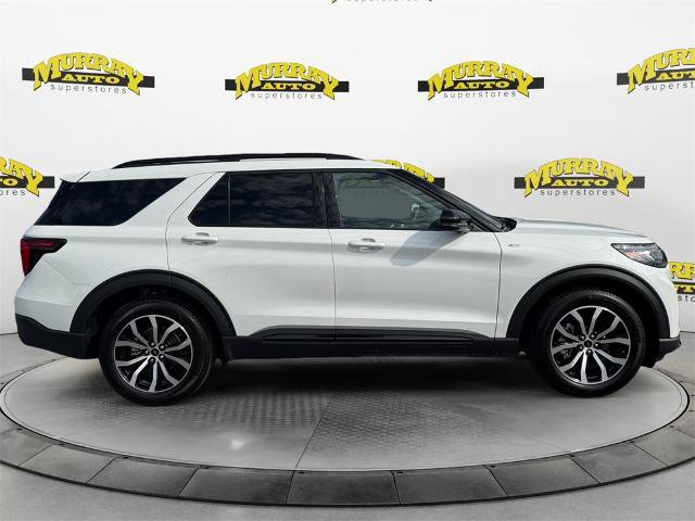Certified 2025 Ford Explorer ST-Line image 2