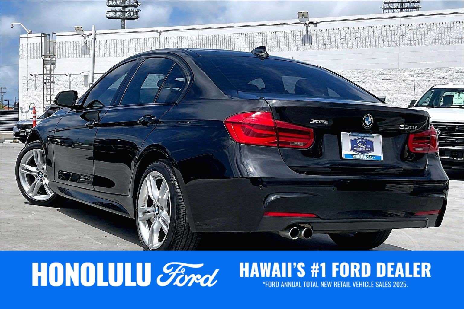 Used 2017 BMW 330i xDrive Sedan AWD/4WD image 4