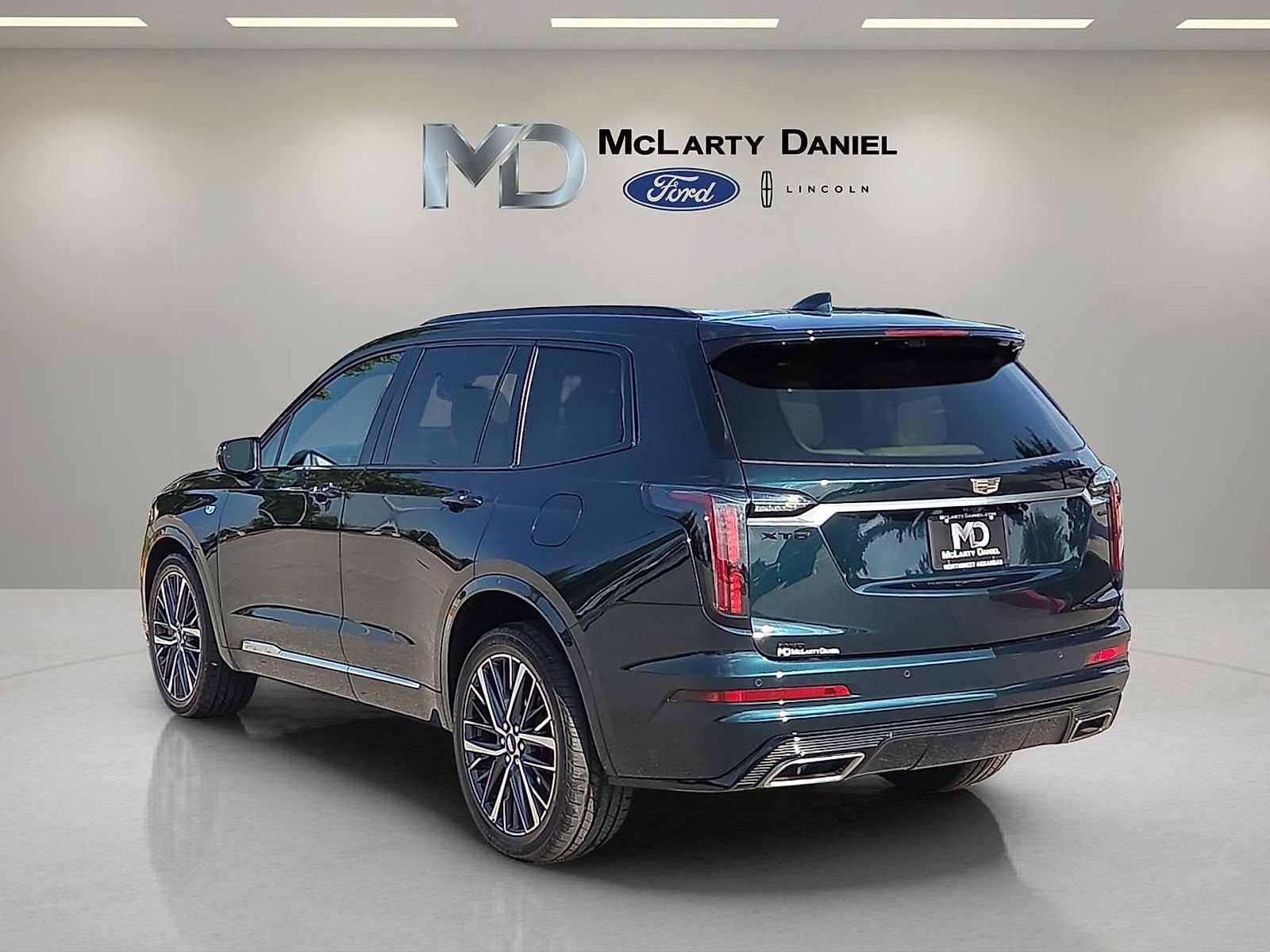 Used 2024 Cadillac XT6 Sport w/ Technology Package AWD/4WD image 4