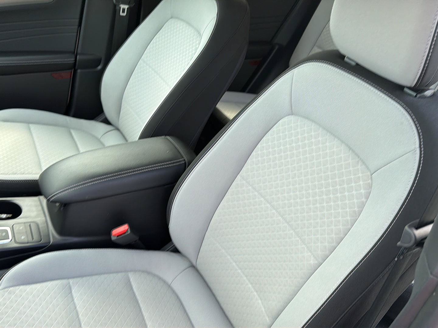Certified 2025 Ford Escape Active w/ Cold Weather Package FWD image 29
