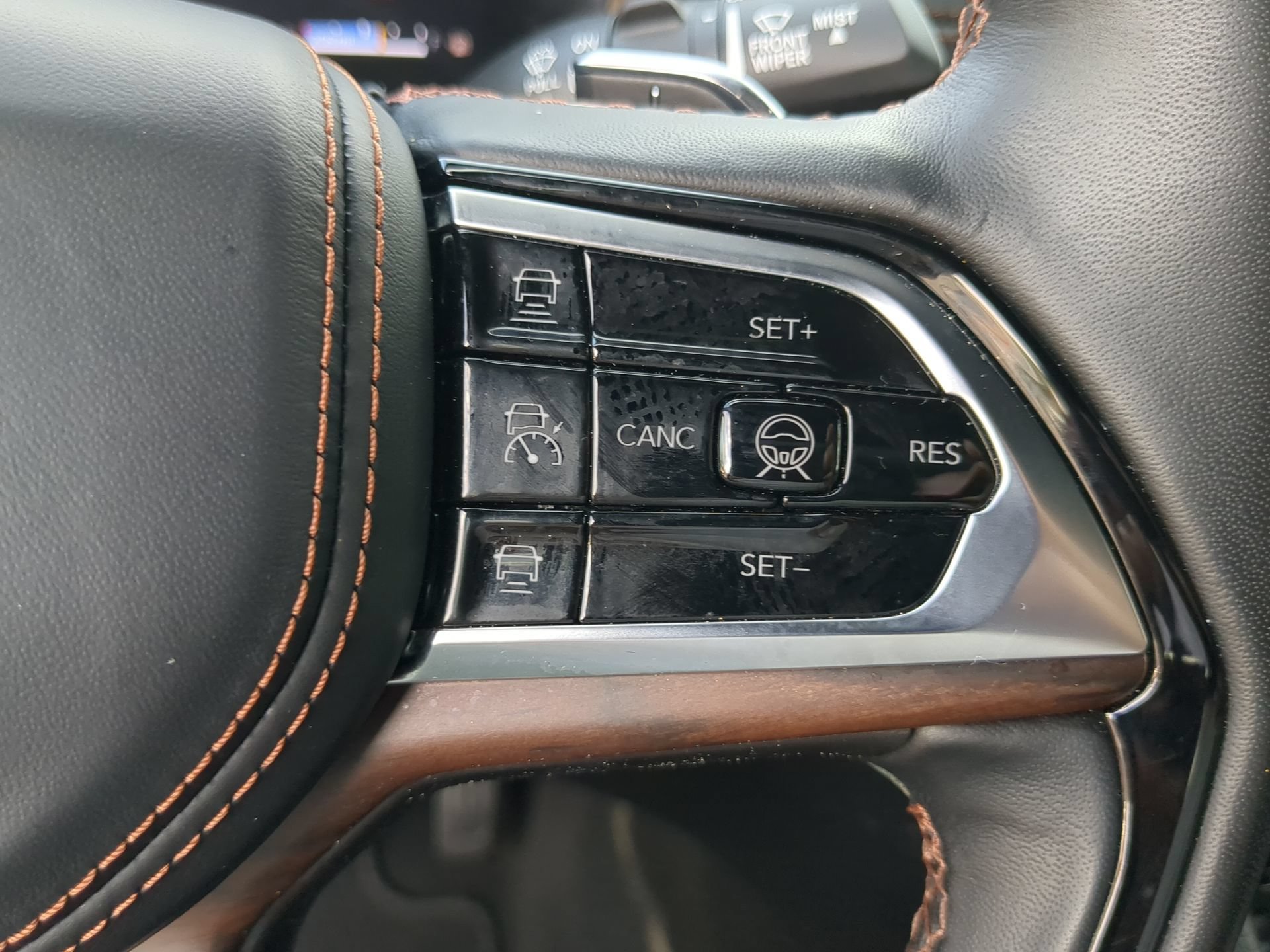 Used 2025 Jeep Grand Cherokee Summit w/ Obsidian Package AWD/4WD image 68