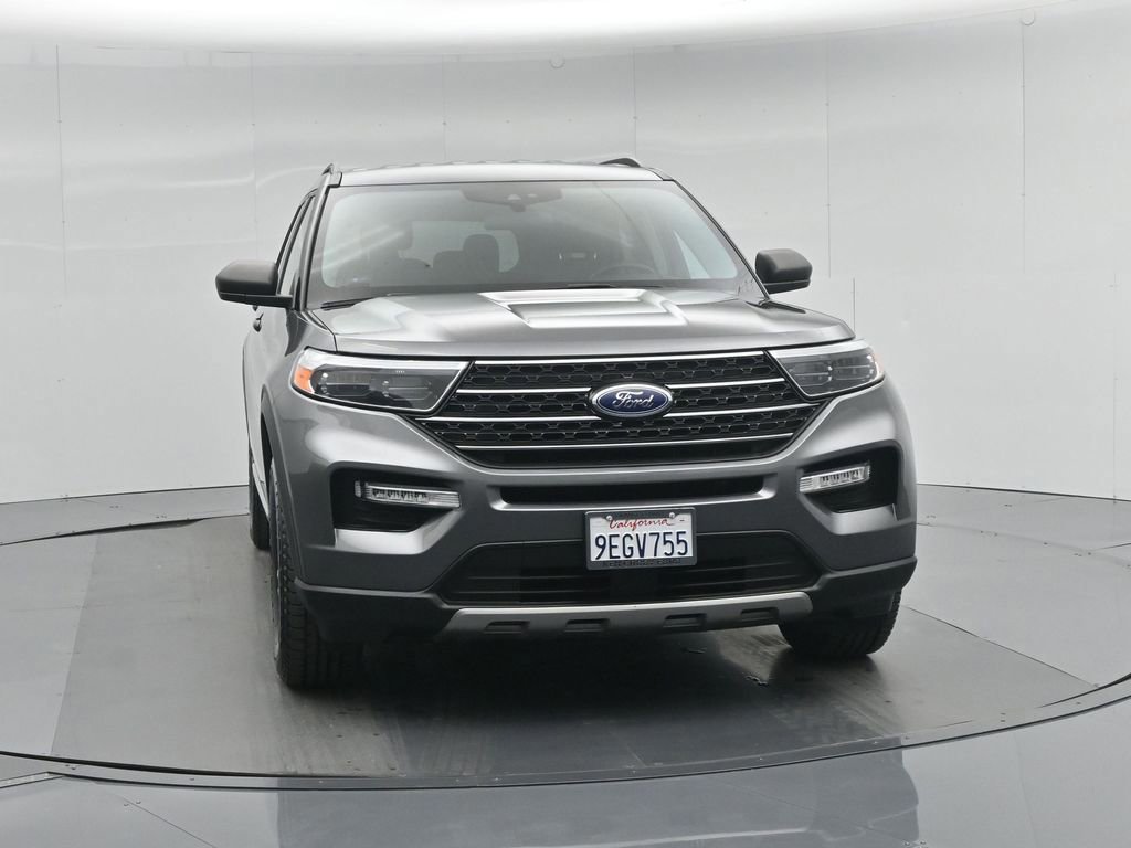 Certified 2022 Ford Explorer XLT w/ Equipment Group 202A image 3