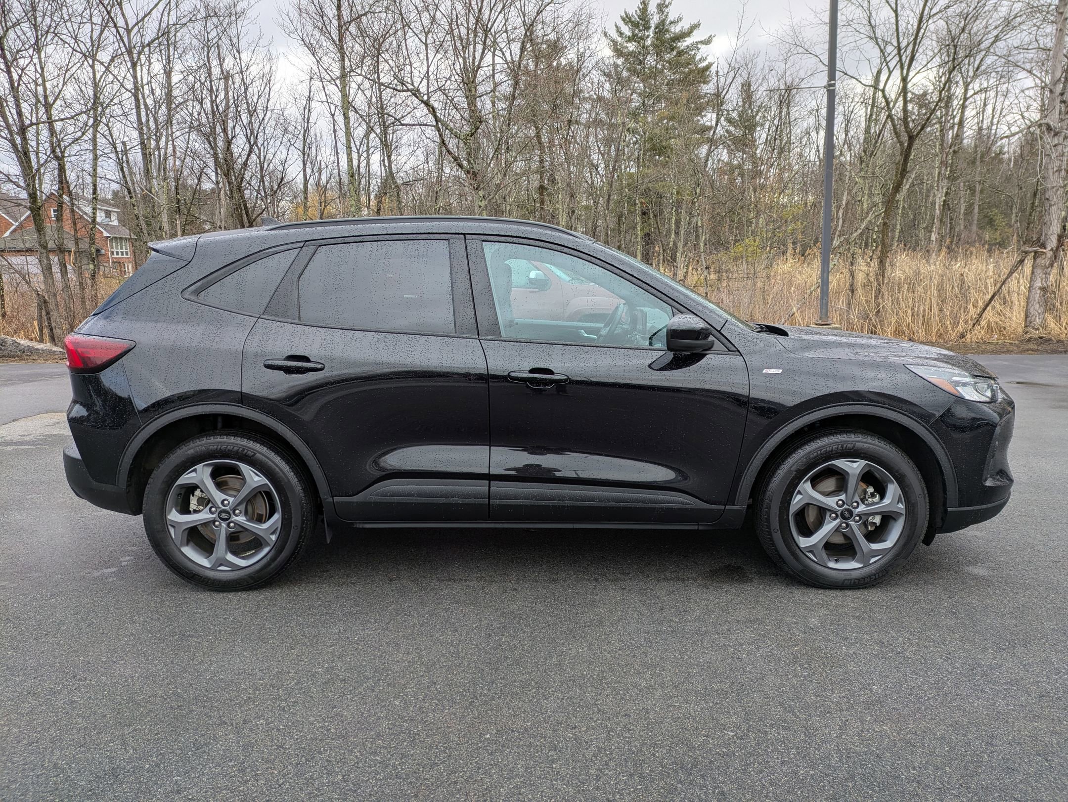 Certified 2025 Ford Escape ST-Line Select AWD/4WD image 4