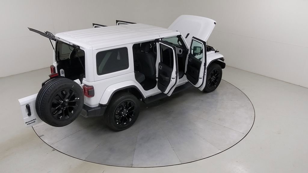 Used 2025 Jeep Wrangler Unlimited Sahara AWD/4WD image 48