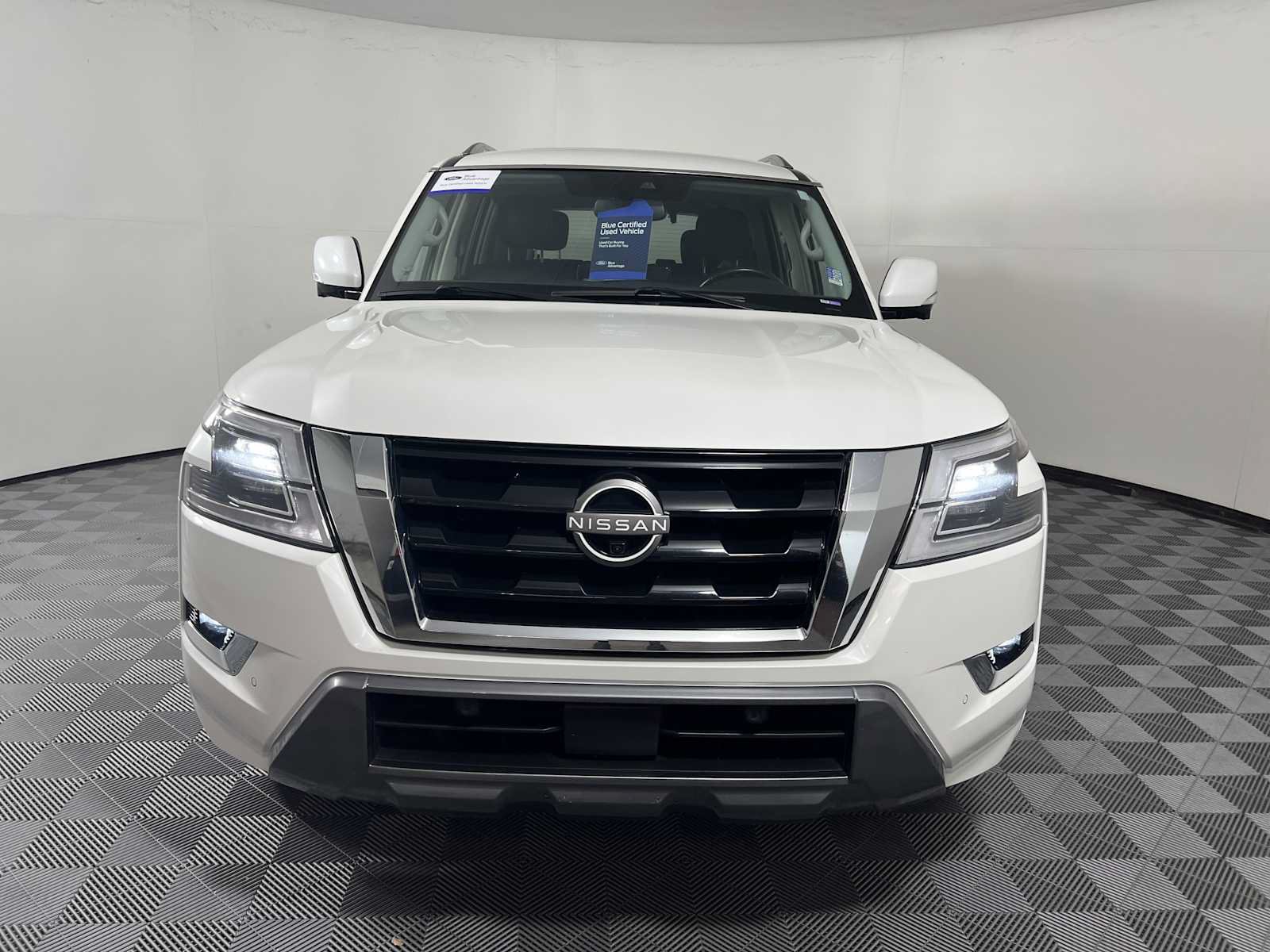 Used 2023 Nissan Armada SL AWD/4WD image 2