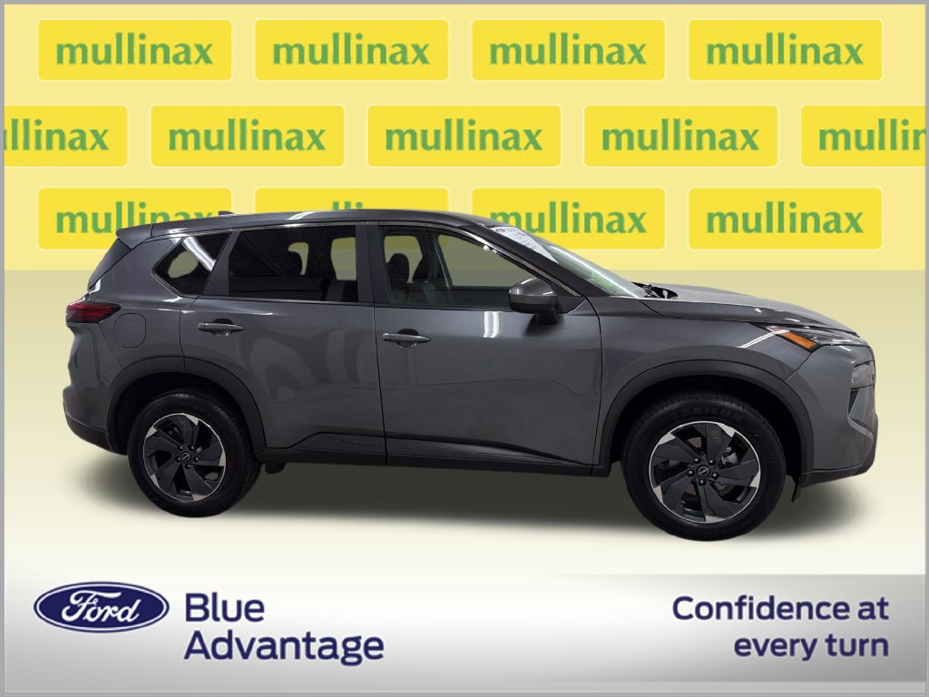Used 2025 Nissan Rogue SV FWD image 2