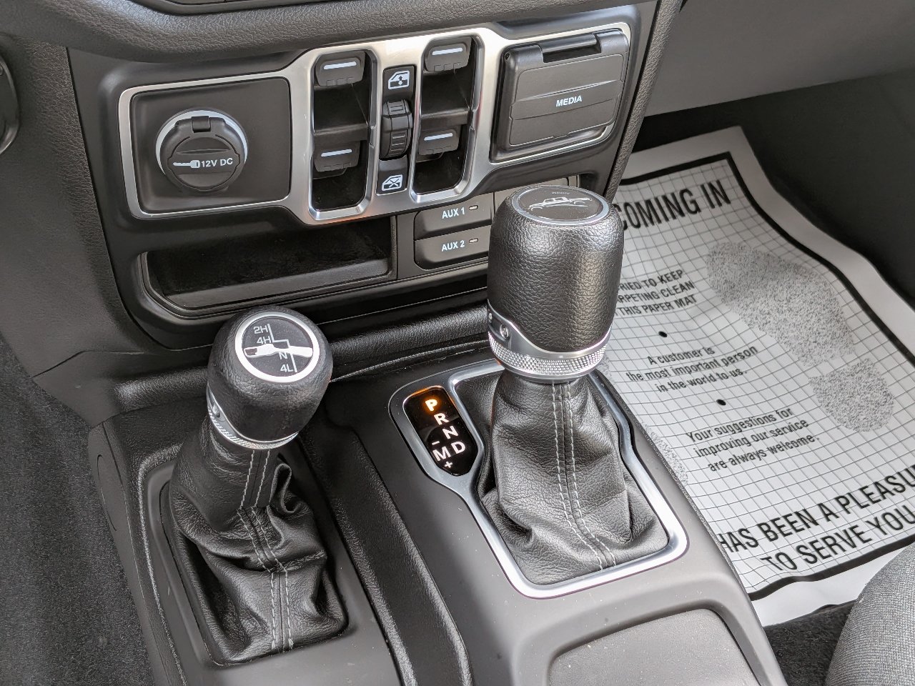 Used 2024 Jeep Gladiator Sport AWD/4WD image 18