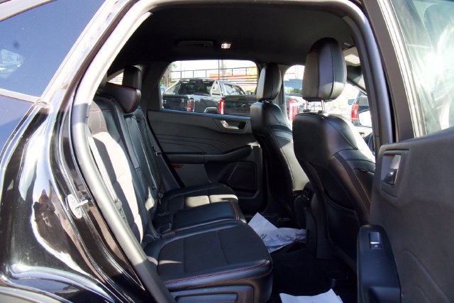 Certified 2025 Ford Escape ST-Line Select AWD/4WD image 29