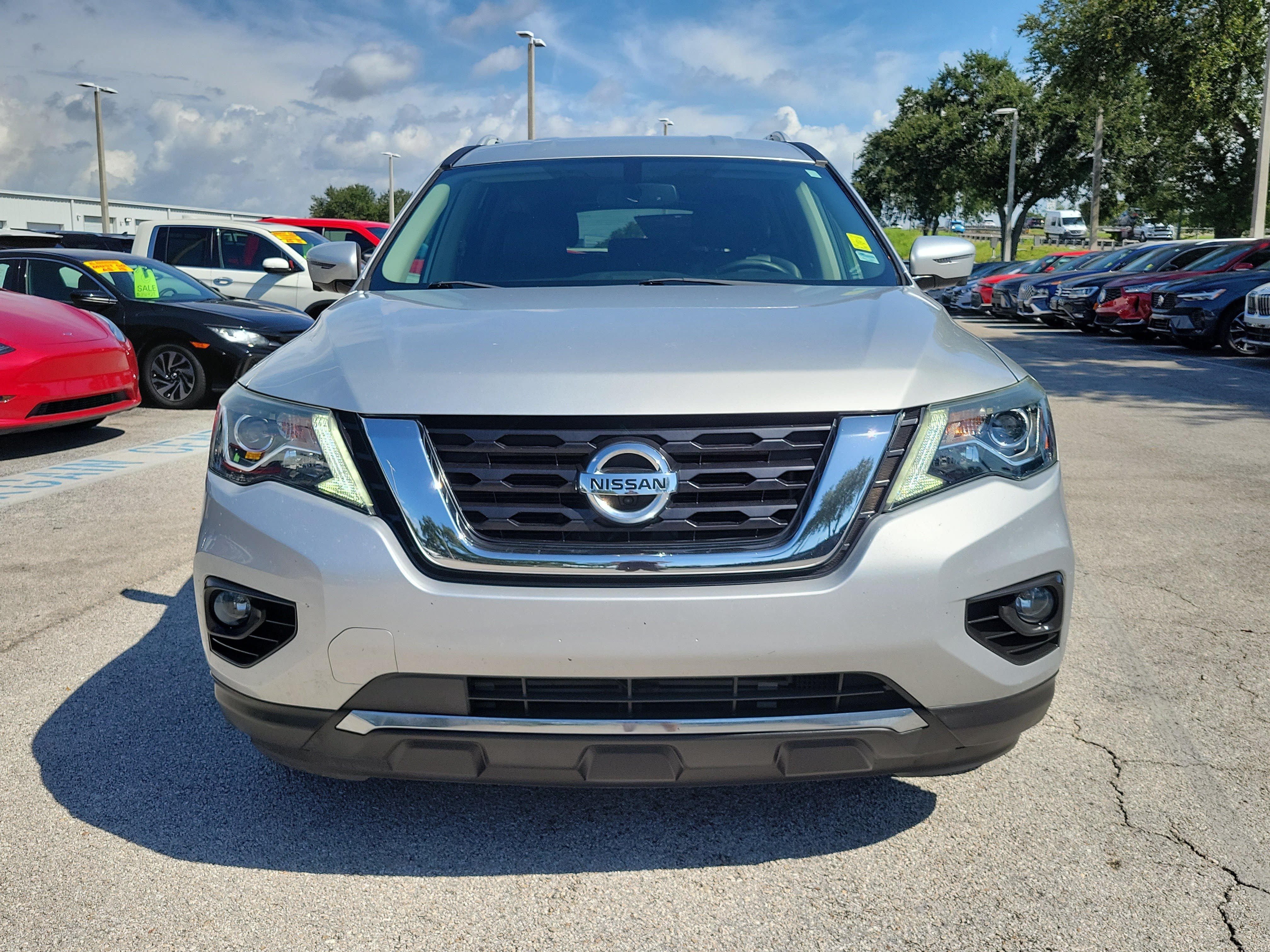 Used 2019 Nissan Pathfinder SL FWD image 2