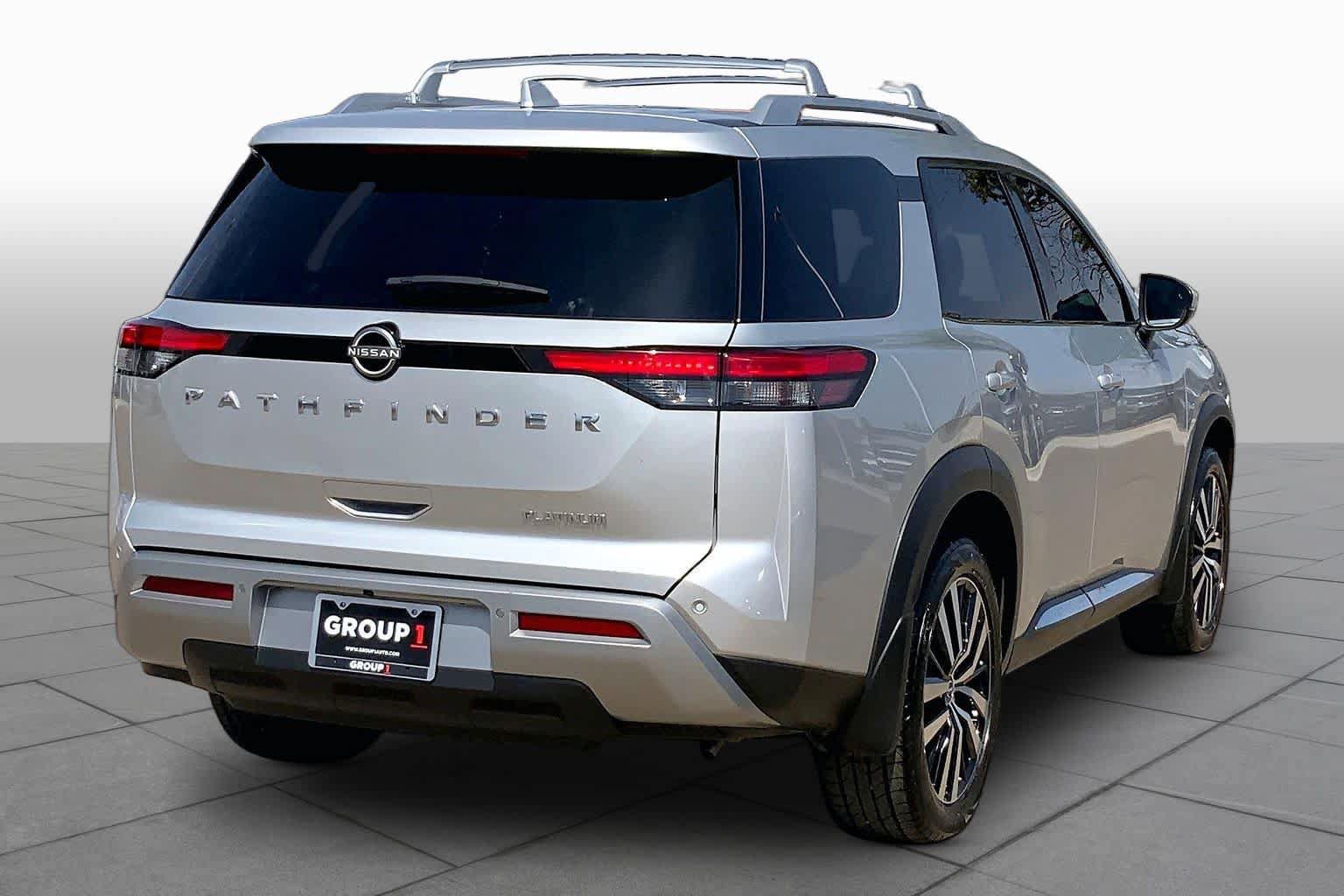 Used 2024 Nissan Pathfinder Platinum FWD image 12