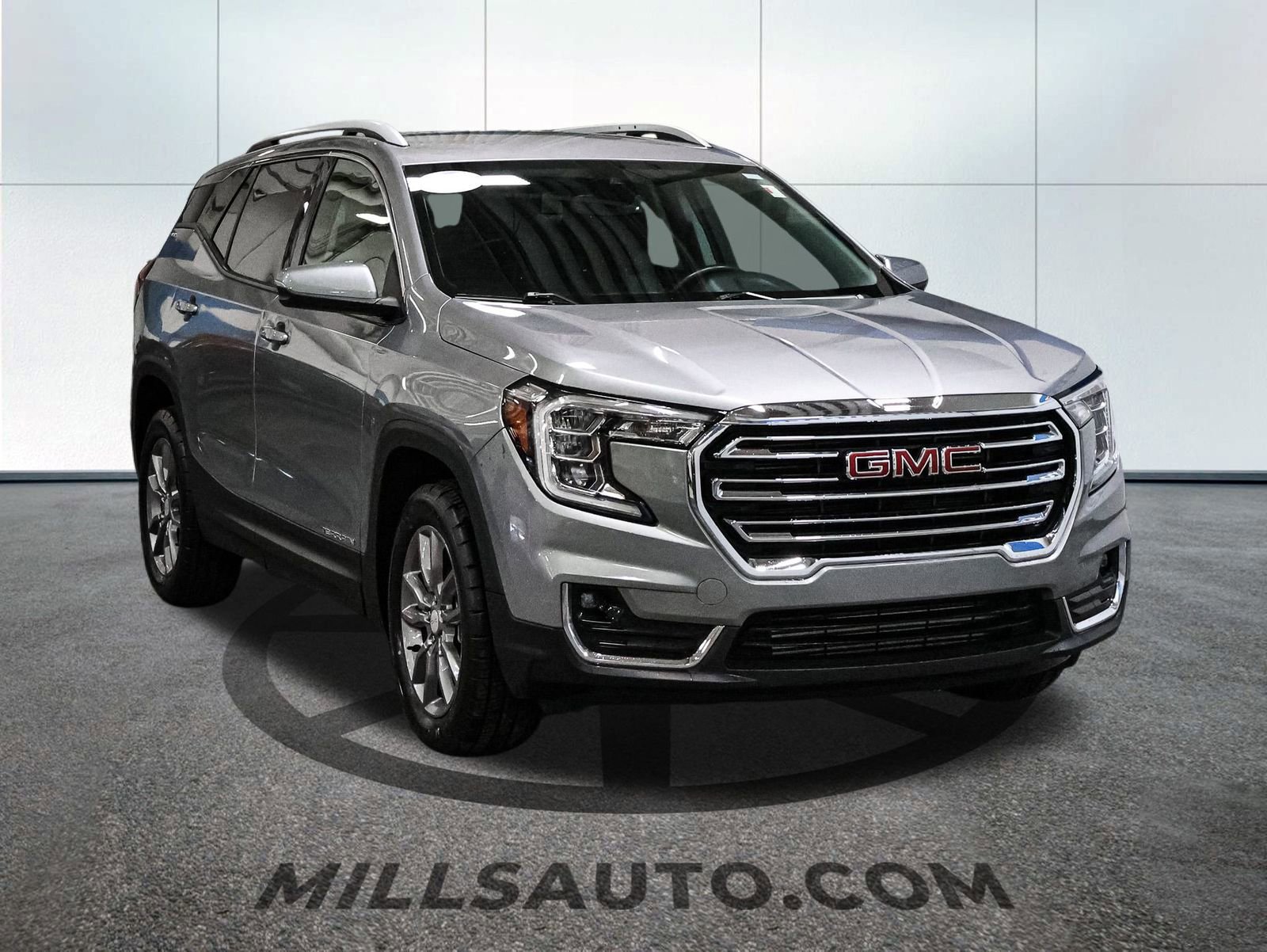 Used 2024 GMC Terrain SLT image 2