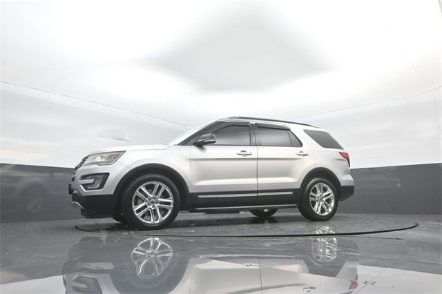 Certified 2017 Ford Explorer XLT w/ Equipment Group 201A image 31