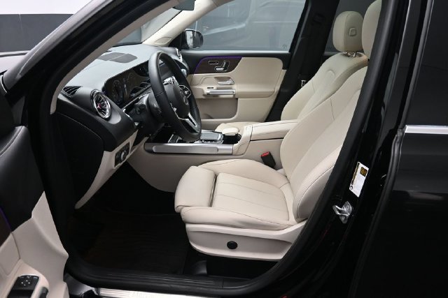 Used 2023 Mercedes-Benz GLB 250 4MATIC image 10