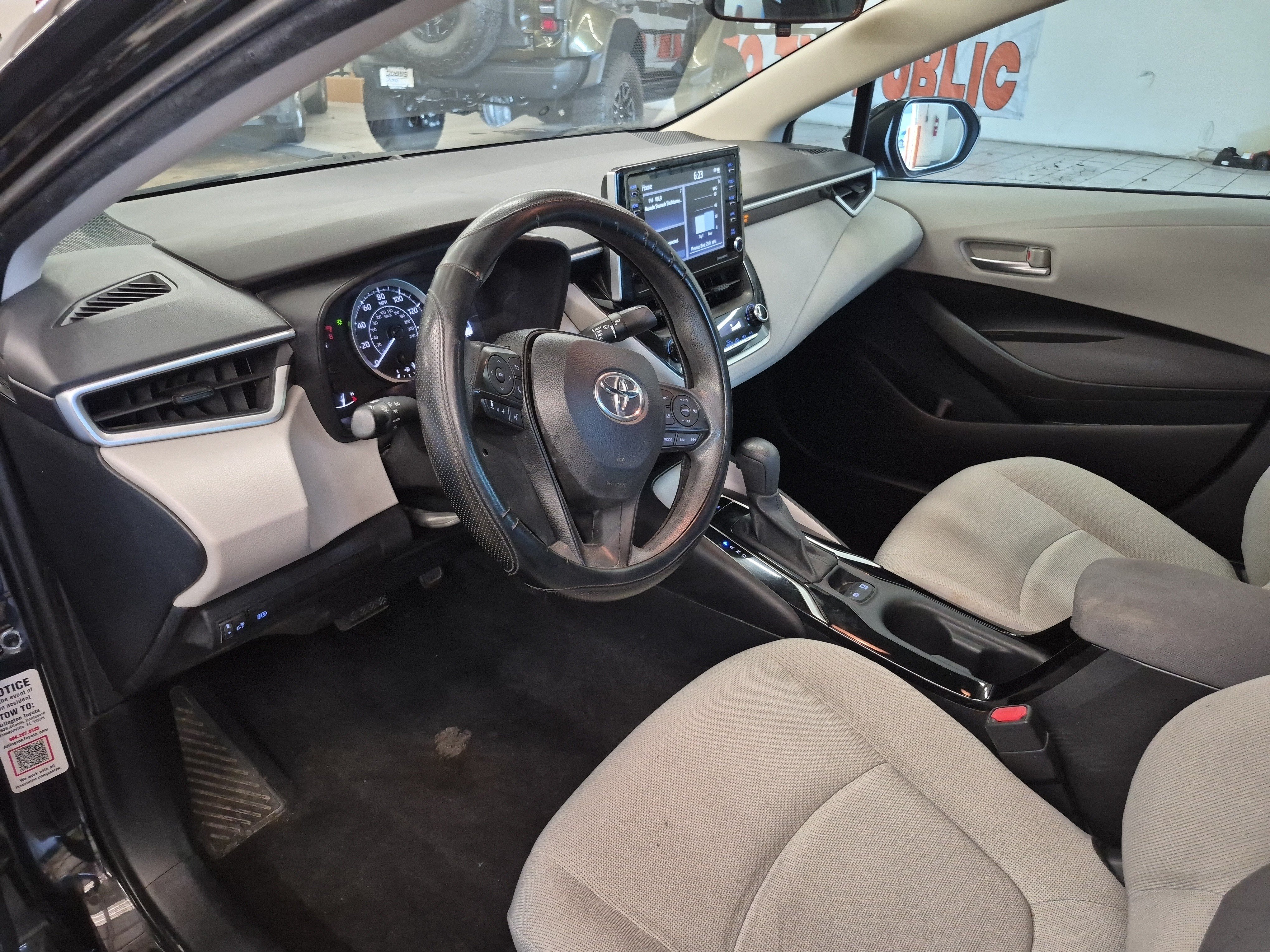 Used 2021 Toyota Corolla LE FWD image 12
