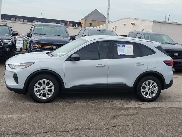 Certified 2026 Ford Escape Active w/ Cold Weather Package FWD image 2