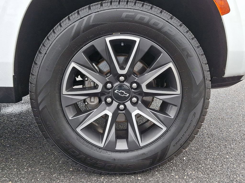 Used 2022 Chevrolet Suburban Z71 w/ Luxury Package image 8