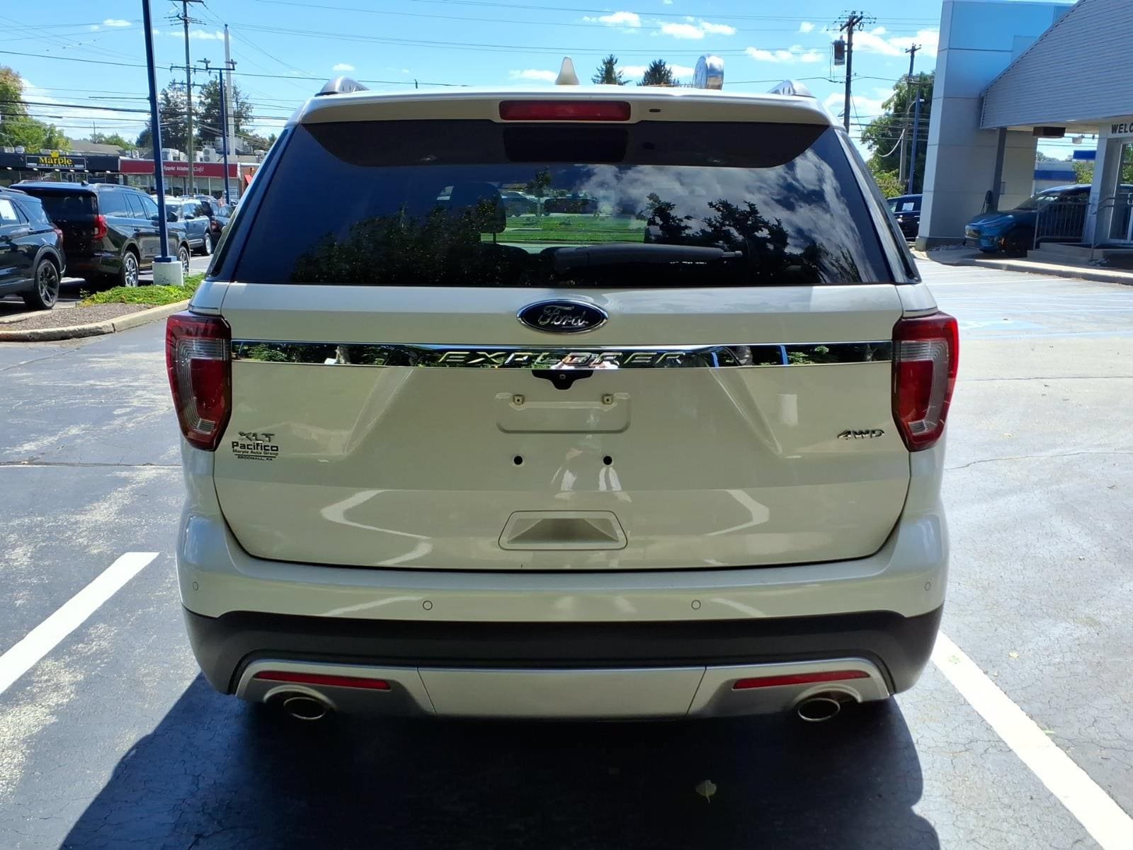 Certified 2017 Ford Explorer XLT w/ Equipment Group 202A AWD/4WD image 5