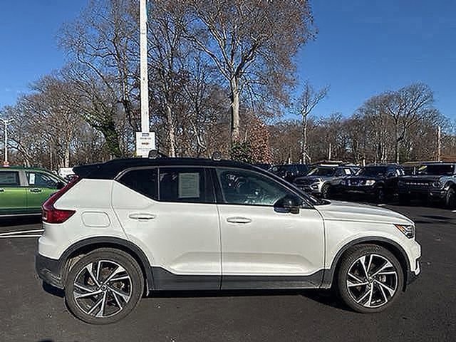 Used 2022 Volvo XC40 T5 R-Design w/ Advanced Package image 15