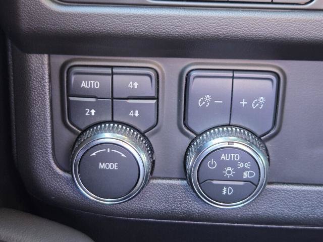 Used 2024 GMC Yukon AT4 AWD/4WD image 32